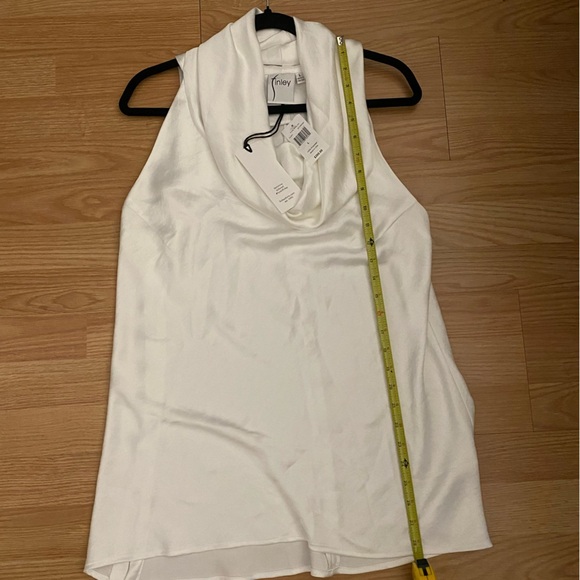 Finley
Sleeveless Cowl-Neck Hammered Satin Top, size L - Picture 7 of 7